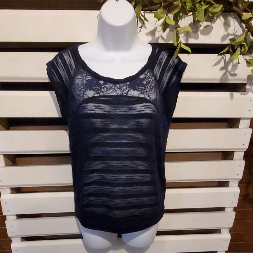 ALMOST FAMOUS  top.          #1021